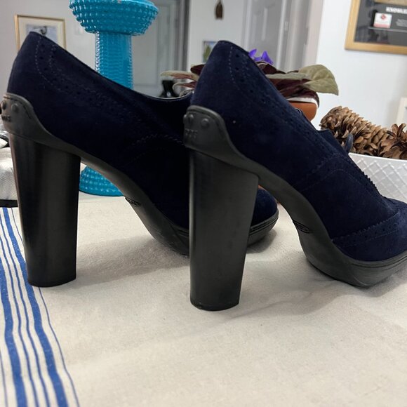 TOD'S HIGH HEEL DARK BLUE BROGUES - Picture 2 of 3